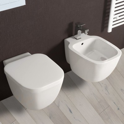 Coppie di Sanitari sospesi in ceramica con WC Bidet e Copriwater avvolgente