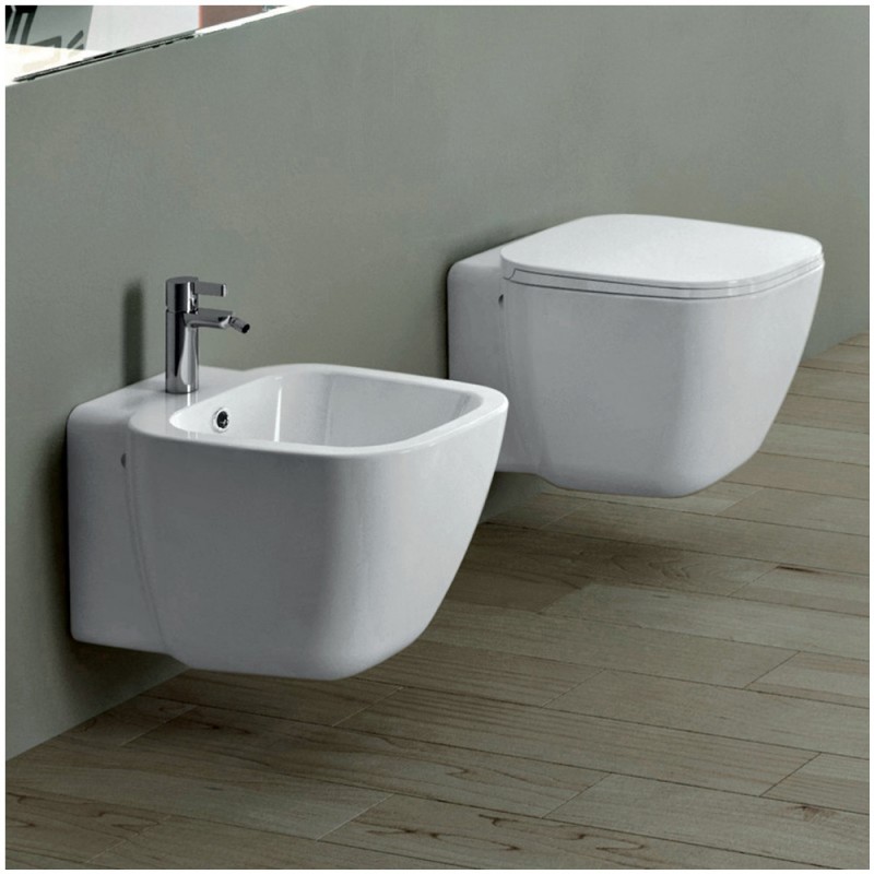 Coppia sanitari sospesi Rak serie One in ceramica con copriwc soft-close