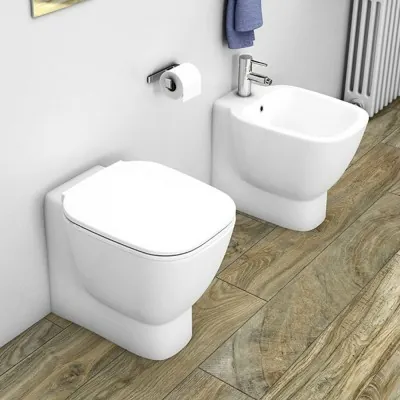 Set sanitari filomuro Rak serie one con sedile ultra slim rallenty