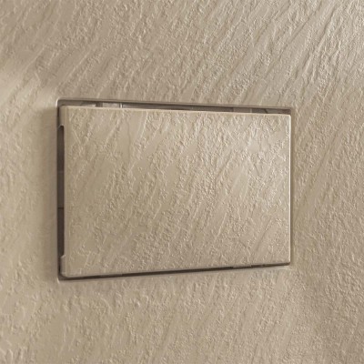 Superficie con effetto pietra e texture antiscivolo del piatto doccia Agorà