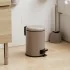 Pattumiera per bagno con pedale acciaio inox tortora e secchio interno con manico