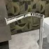 Dettaglio 1 Piantana porta rotolo e porta scopino da appoggio in acciaio cromo Fusion