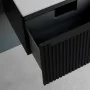 Mobile bagno sospeso 100 cm nero opaco cannettato con cassetto, specchio e lavabo Nara