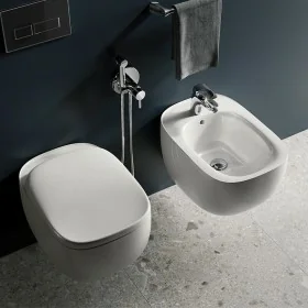 Coppia sanitari sospesi in porcellana con sedile soft-close bianco lucido Rak Illusion