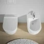 Sanitari Filomuro rimless in ceramica bianca opaca con copriwc Tokyo