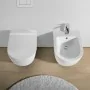 Sanitari sospesi in ceramica bianca opaca con copriwc e scarico rimless Tokyo