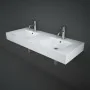 Lavabo sospeso doppio 120cm rettangolare in ceramica bianca con fori per rubinetti Rak Des