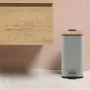 Pattumiera bagno 5 Lt in acciaio con coperchio in bambù bianca con apertura a pedale Rexa