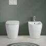 Wc filomuro bianco design quadrato in ceramica con scarico Rimless Kayra - render frontale