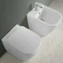 Wc filomuro bianco design quadrato in ceramica con scarico Rimless Kayra - render 