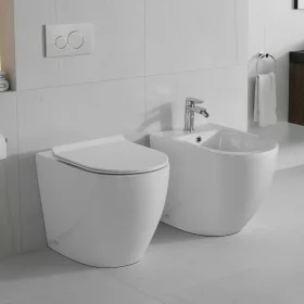 Sanitari filo parete traslati wc con sedile soft-close e bidet in ceramica bianca Osaka